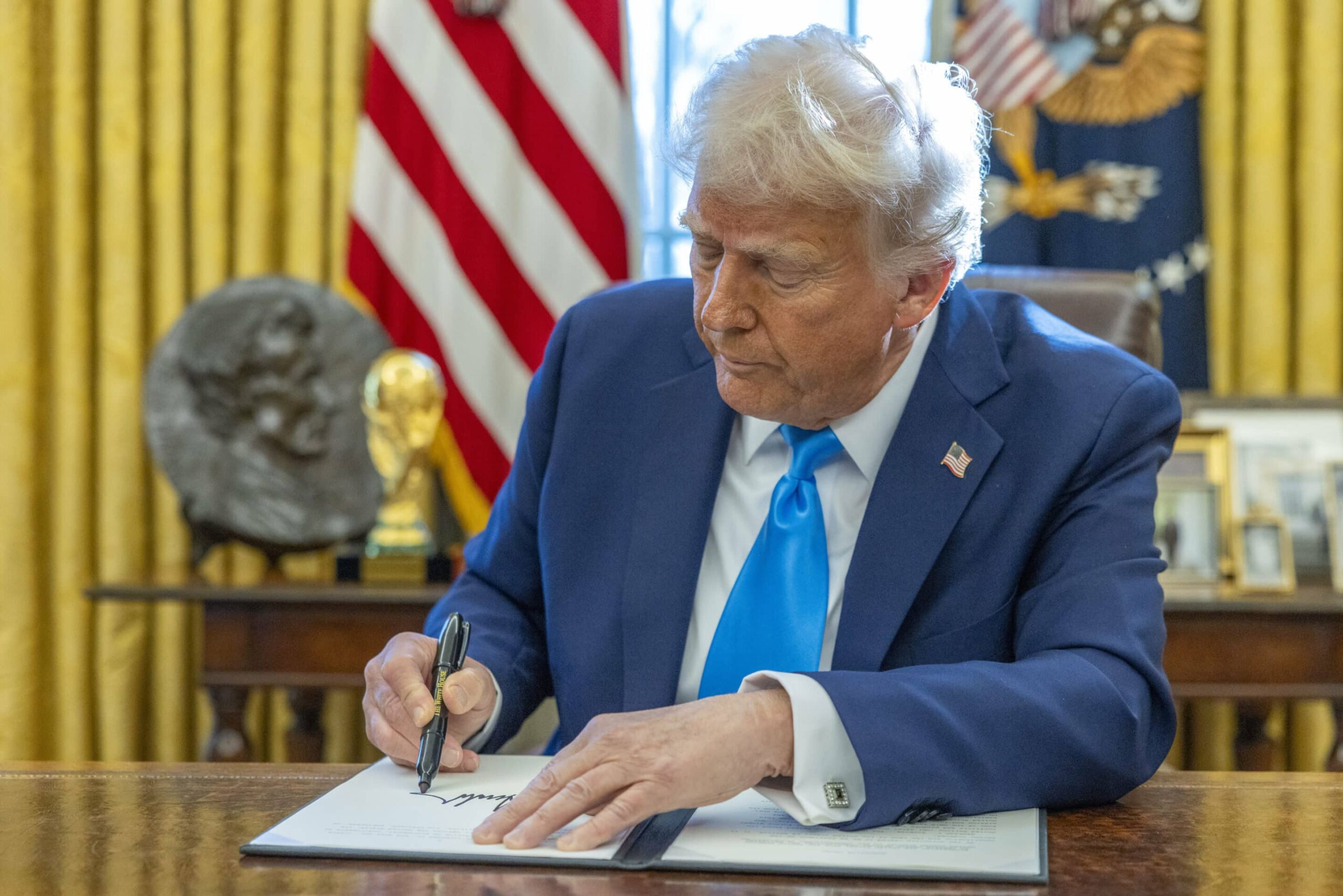 9 trillions sous le tapis : découvrez l’inavouable pari de D. Trump !